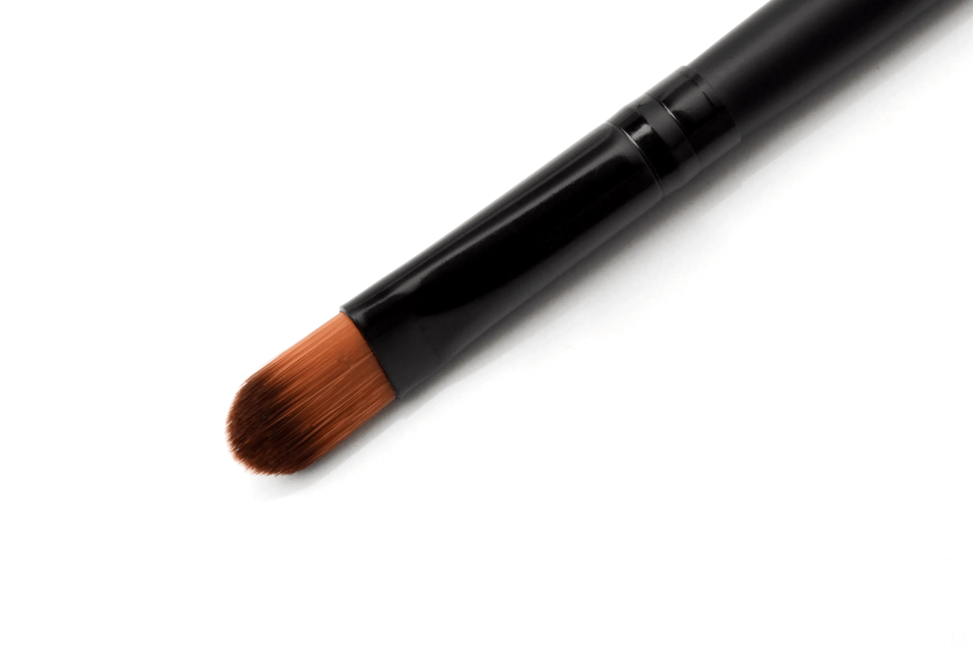 Amor Us Medium Concealer Brush - #910